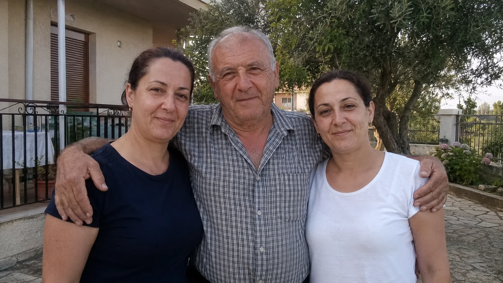 Ο Γιώργος και οι κόρες του